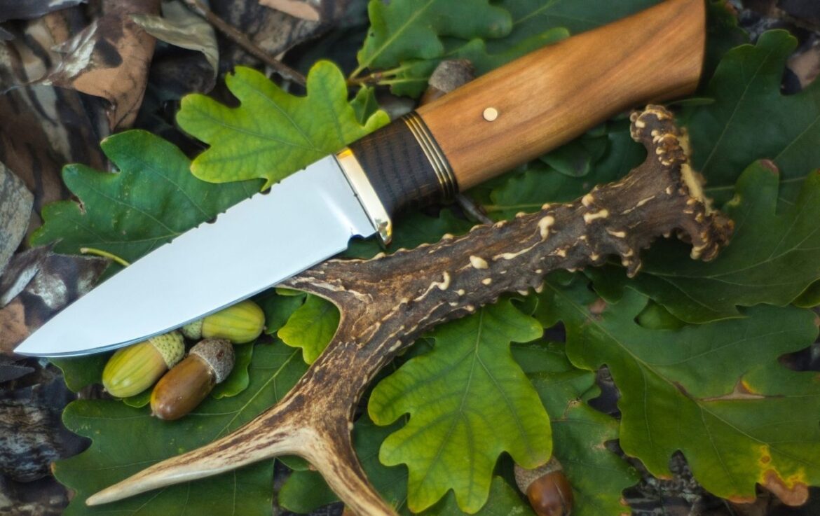 Choosing the Right Hunting Knife